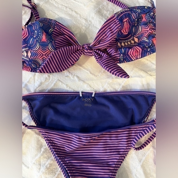 TWO CUTE/SWIM SEASON! 🖤ROXY bikini with interchangeable bikini (TWO bikinis) - Picture 4 of 12